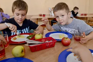 Zupa mleczna, wątróbka i makaron z truskawkami. Do czego tęsknimy, a czego nie znosiliśmy?