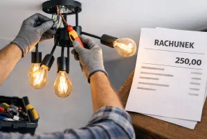 Montaż lampy droższy niż sama lampa. Ile można zapłacić za powieszenie lampy?