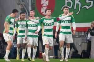 Lechia Gdańsk "odleciała". Integracja w tunelu. Zakaz mówienia i myślenia o derbach