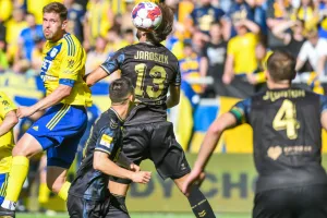 Arka Gdynia - GKS Katowice. Dawid Szwarga: Nie wybuduję boiska z podgrzewaną płytą