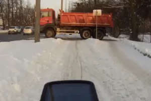 Królowie ścieżek? Jak niedogodność urasta do rangi afery