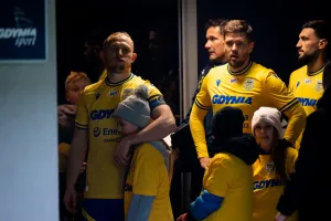 Radomiak Radom - Arka Gdynia 3:1. 10. przegrana w delegacji, dwóch wykartkowanych