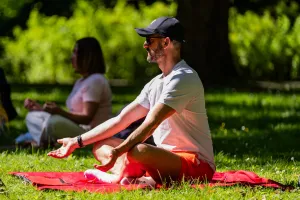 Joga, pilates, zoga tylko dla kobiet? Z mężczyznami jak w kuchni