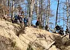 Ekipa filmowa na klifie w Orłowie - powstaje film o pierwszym Polaku w kosmosie