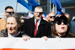"Polska za pokojem" i Grzegorz Braun przed Muzeum II Wojny Światowej
