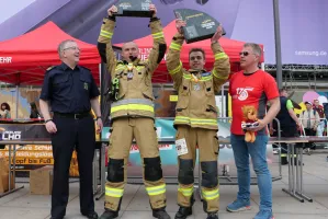 Polscy strażacy szturmem wzięli Berlin! 770 schodów w 5:38 - 728 rywali bez szans