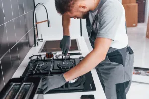 Ile kosztuje podłączenie kuchenki gazowej w bloku? Tyle zapłacisz w 2026 r.