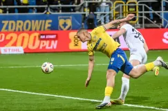 Arka Gdynia ma już czterech chętnych na Oskara Kubiaka. Wiemy, co odpowiedziała