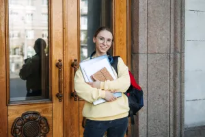 Szkoła branżowa vs liceum - gdzie szybciej osiągniesz niezależność finansową?