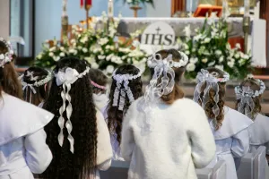 Maj to czas pierwszej komunii świętej. "Najważniejsze, aby to dziecko czuło się dobrze"