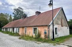 Bliżej remontu zabytkowych chat rybackich. Ktoś wcześniej chciał je podpalić
