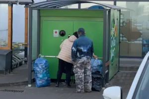 Zbierają butelki, żeby dostać kaucję. Jedna rzecz denerwuje ich najbardziej