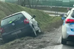 Tu auta "wystrzeliwało" do rowu. Teraz są barierki