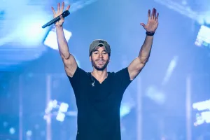 Enrique Iglesias w Gdańsku: jak dojechać na stadion? Specjalne pociągi i parkingi