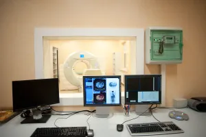 Jak długo czekamy na rezonans i tomografię?