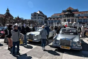 Zlot klasycznych Mercedesów w Sopocie i tłumy odwiedzających