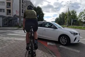 Kierowcy, czas przypomnieć sobie o rowerzystach