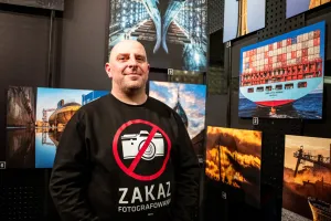 "Zakaz fotografowania". Morze, porty i statki w obiektywie Karola Przybyły