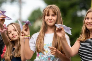 Wakacje 2026. Gdzie na letni wypoczynek dziecka? Survival, Minecraft, robotyka i półkolonie w mieście