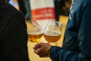 Kraftowe piwo, koncerty i food trucki na stadionie. Nadchodzi Hevelka 2026