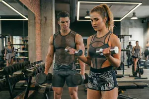 Siłownia czy wybieg? Czy zakazać zbytniego odsłaniania ciała w klubach fitness?