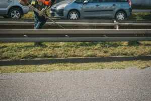 Wiosenne koszenie trawników w Gdyni