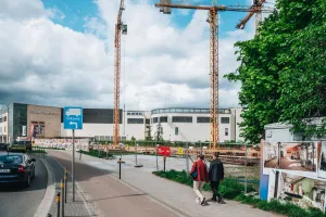 Nowy obiekt hotelowy obok Galerii Bałtyckiej będzie gotowy latem 2027 r.