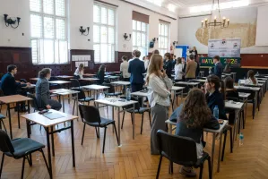 AI będzie nowym kalkulatorem na maturze? Raczej wracamy do kartki i długopisu