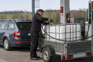 Czytelnik: kierowcy przyzwyczaili się do wysokich cen paliw
