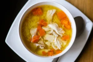 "Chicken tea" i "boiled strawberries" to nowe mody z Zachodu, które w Polsce wywołują tylko śmiech
