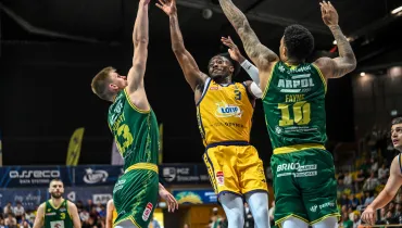 AMW Arka Gdynia - Orlen Zastal Zielona Góra 64:90. Żółto-niebiescy dalej od finału