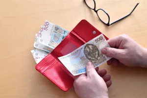 Wysoki deficyt blokuje podwyżkę progu podatkowego do 140 tys. zł