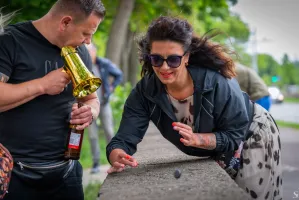 Tour de Mur. Podróż do krainy dzieciństwa, zagrali w kapsle w Oliwie