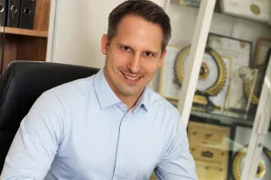 Prof. Paweł Szychta: od marzenia czterolatka do najmłodszego profesora chirurgii plastycznej w Polsce
