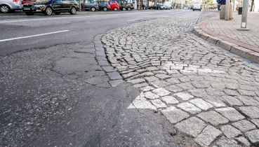 Bruk na ul. 10 Lutego nie do ruszenia?