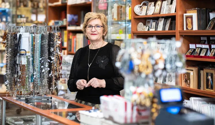 Prowadzi dwie księgarnie katolickie w centrum Gdańska. "Nie poddałam się"