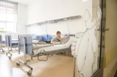 Choroba dziecka zmienia życie całej rodziny. "Razem z diagnozą nie idzie żadna pewność"