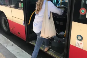 Obraziła kierowcę, bo zwrócił uwagę. Pasażerka apeluje: Przestańcie utrudniać im pracę