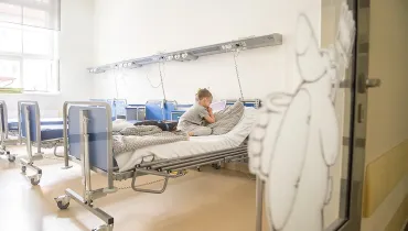 Choroba dziecka zmienia życie całej rodziny. "Razem z diagnozą nie idzie żadna pewność"