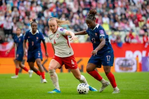 Polska - Francja 0:2. Walka biało-czerwonych i kolejny rekord frekwencji