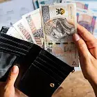 Masz 7907,20 zł brutto? Takie są zarobki w Polsce