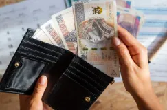Masz 7907,20 zł brutto? Takie są zarobki w Polsce