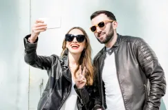 Trendy, które wydawały się żartem, a zostały z nami na lata