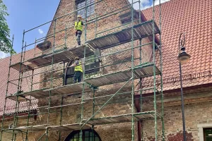 Rusztowanie przy Małej Zbrojowni oznacza remont