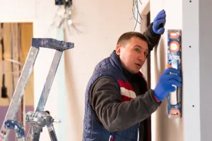 Czy można samemu zrobić instalację elektryczną? Mówimy wprost, czym to grozi
