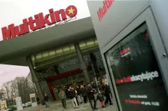 Rwane taśmy, skrzypiące fotele i wielkie emocje. Tak kiedyś chodziło się do kina