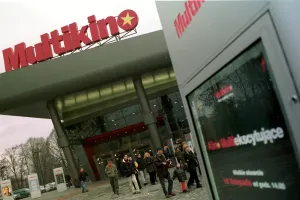 Rwane taśmy, skrzypiące fotele i wielkie emocje. Tak kiedyś chodziło się do kina