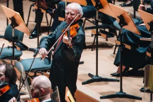 Jakowicz z Bruchem i monumentalne "Carmina Burana" na finał 80. sezonu PFB