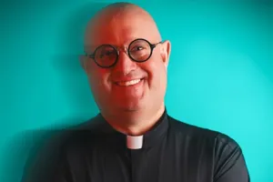 Ksiądz DJ zagra w Ergo Arenie u boku Roxie. Dla jednych to profanacja, dla innych rewolucja