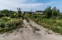 Co oznacza służebność drogi w akcie notarialnym?